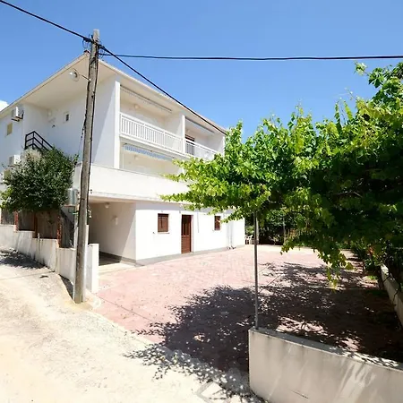 Apartment Vinka *